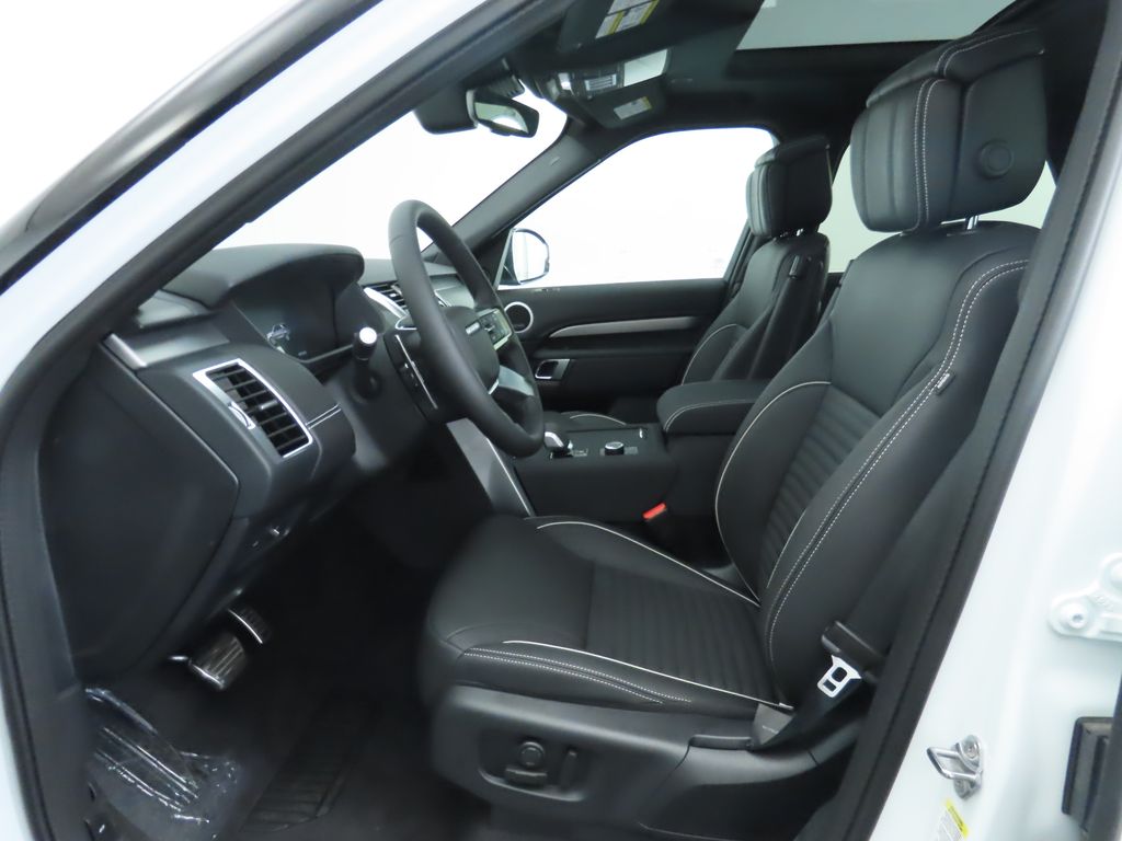 Thumbnail: 2024 Land Rover Discovery - 19