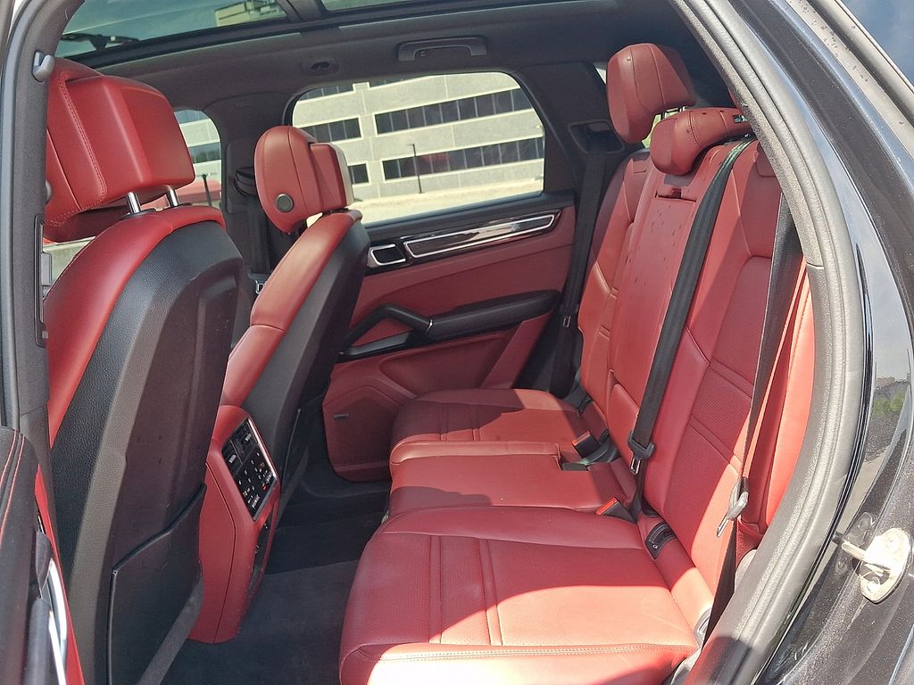 Thumbnail: 2022 Porsche Cayenne - 14