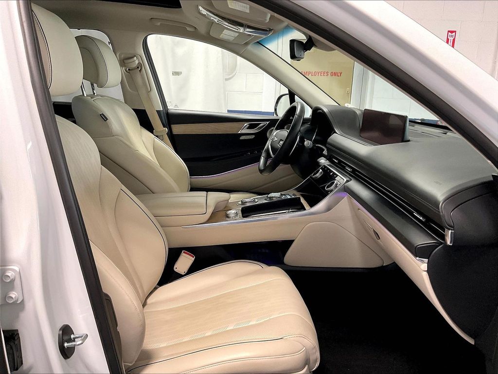 2023 Genesis GV80 — photo 11