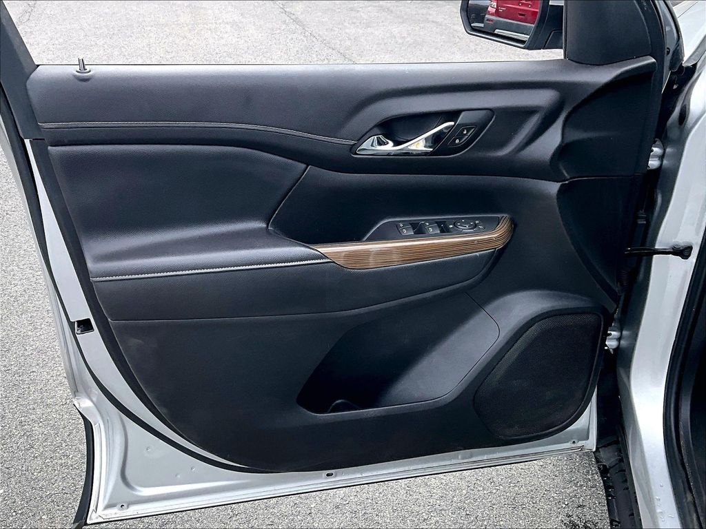 2019 GMC Acadia — photo 9