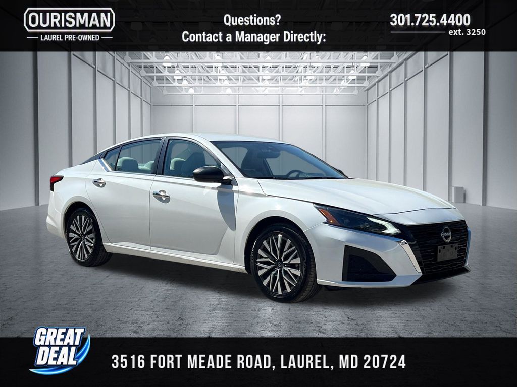 Pearl White 2024 Nissan Altima Sedan Front-Wheel Drive Continuously Variable Transmission