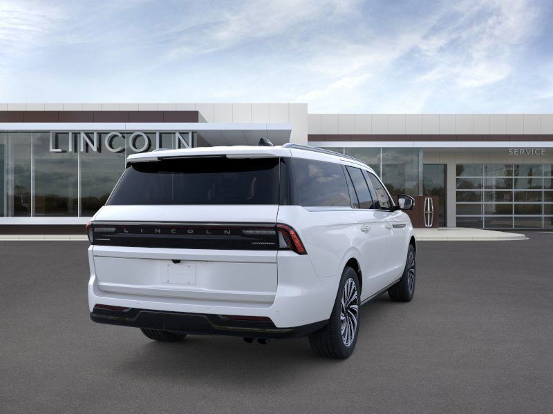 Thumbnail: 2025 Lincoln Navigator L - 8