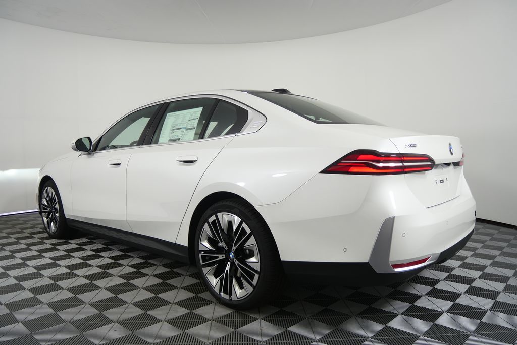 Thumbnail: 2026 BMW 5 Series - 5