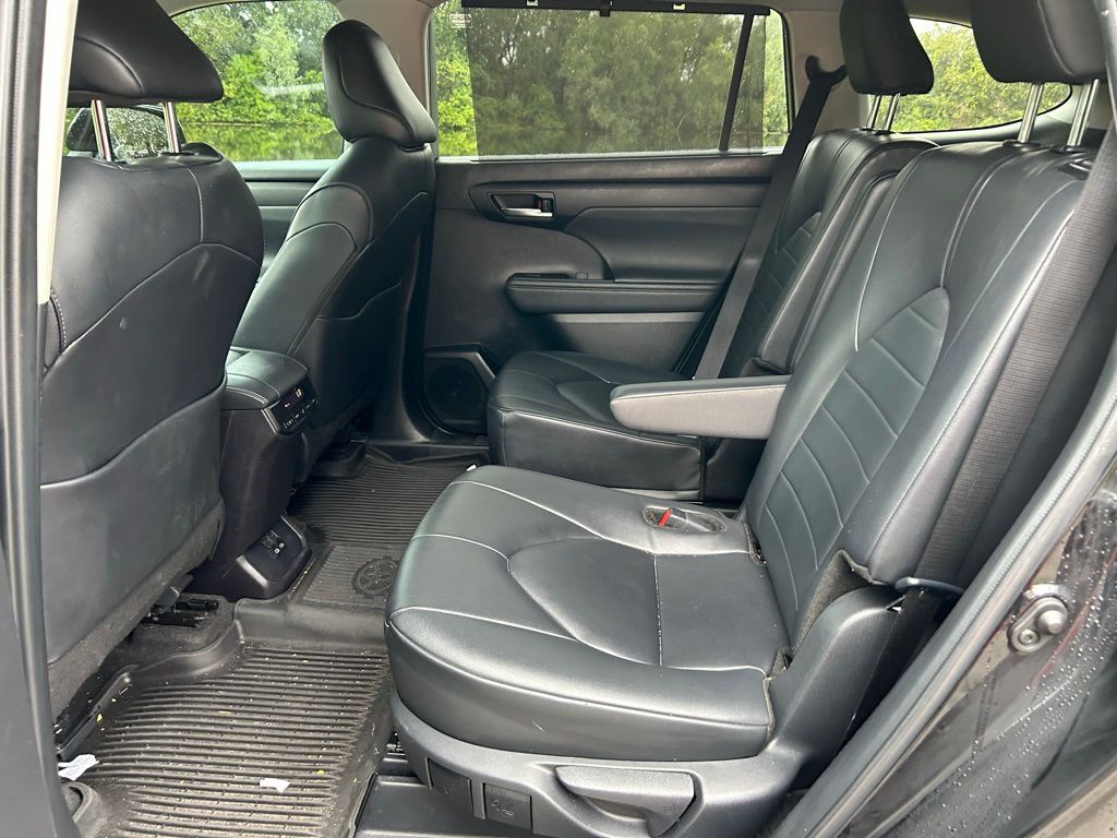 Thumbnail: 2024 Toyota Highlander - 14