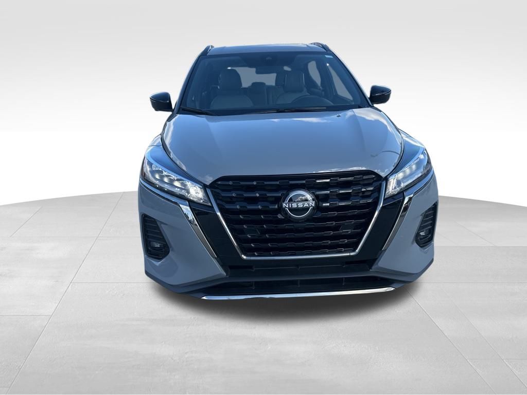 2022 Nissan Kicks SR 3