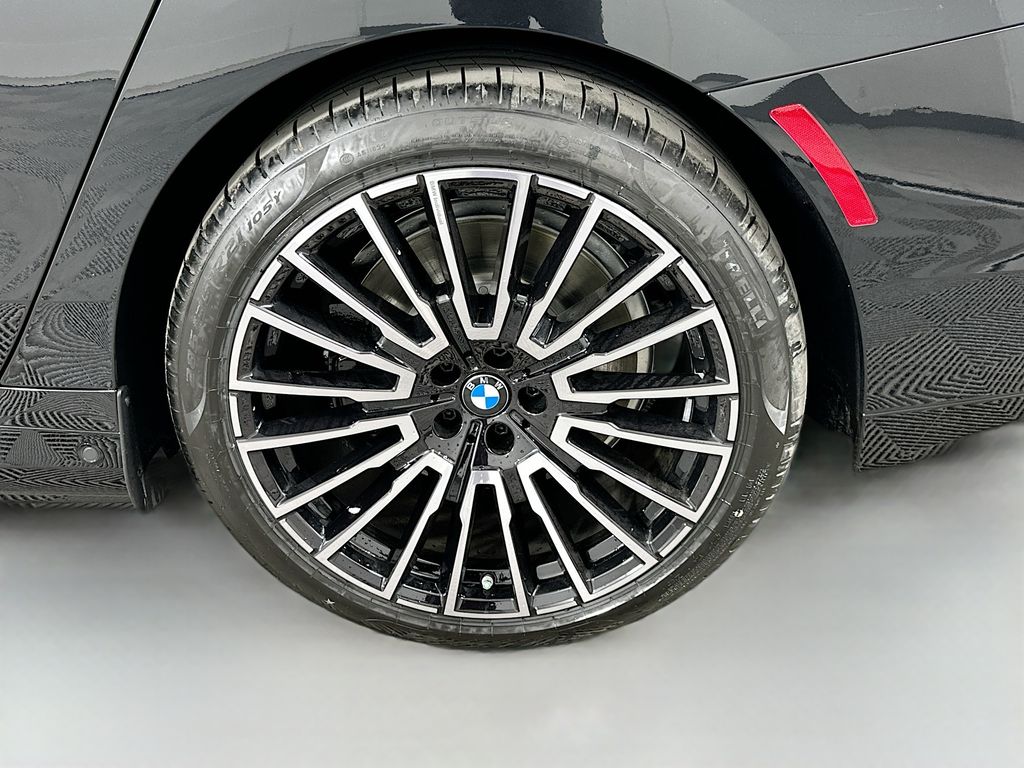 Thumbnail: 2026 BMW i7 - 23