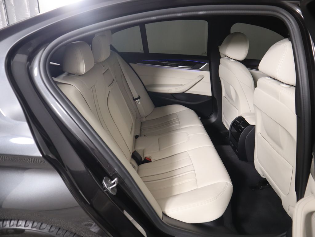 Thumbnail: 2021 BMW 5 Series - 23