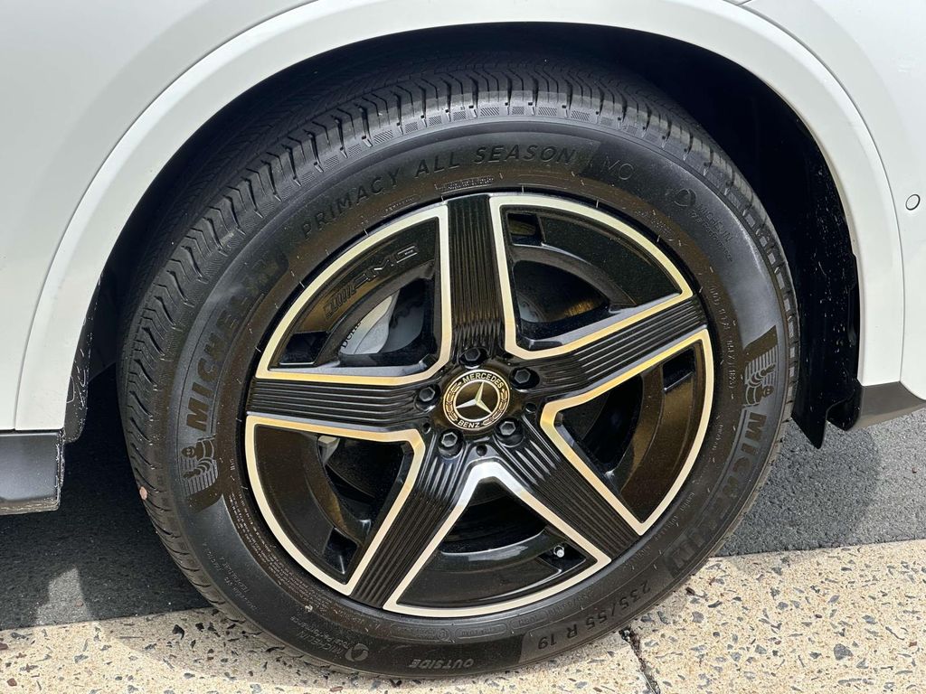 2024 Mercedes-Benz GLC 300 7