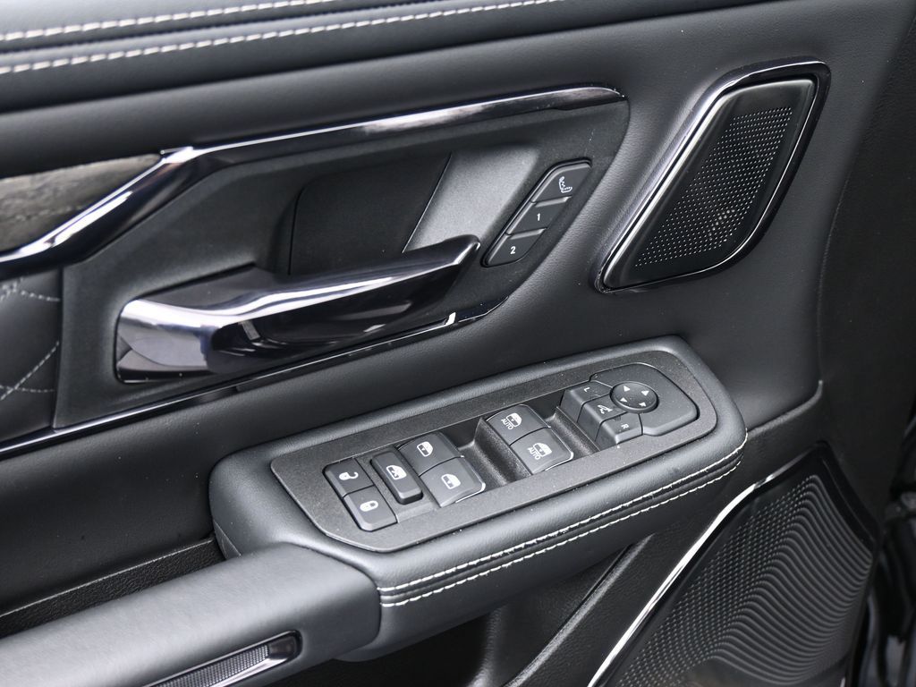 New 2026 Diamond Black Crystal Pearlcoat Ram Limited image 17