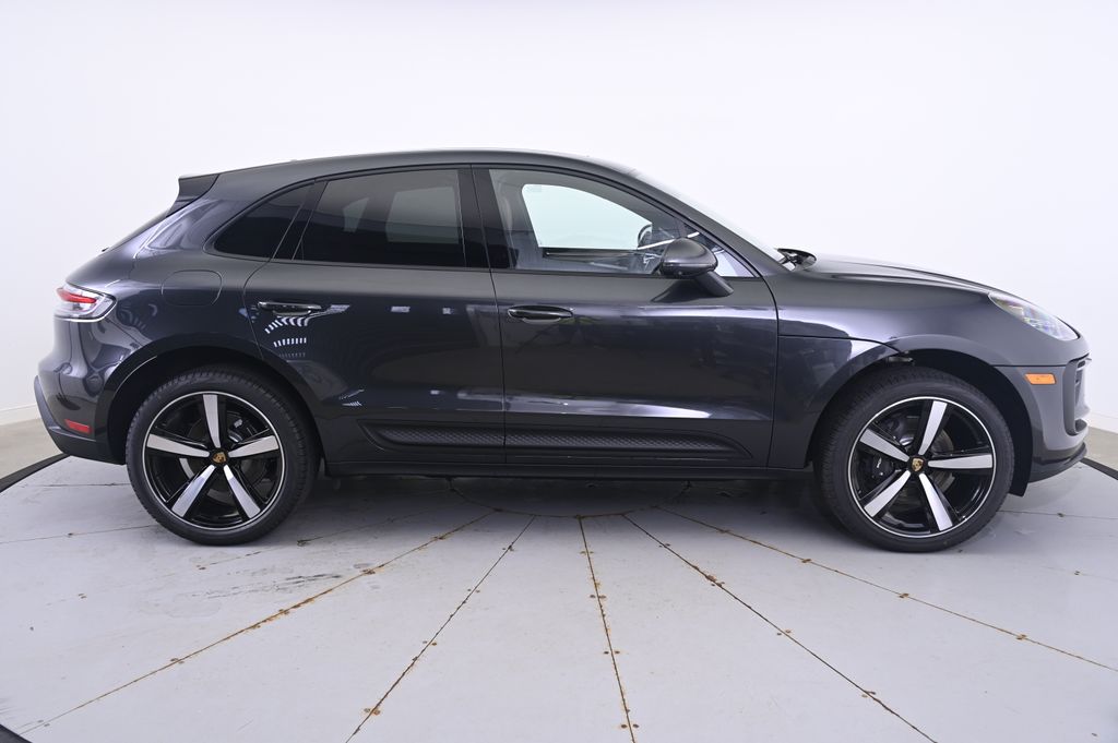 Thumbnail: 2025 Porsche Macan - 8