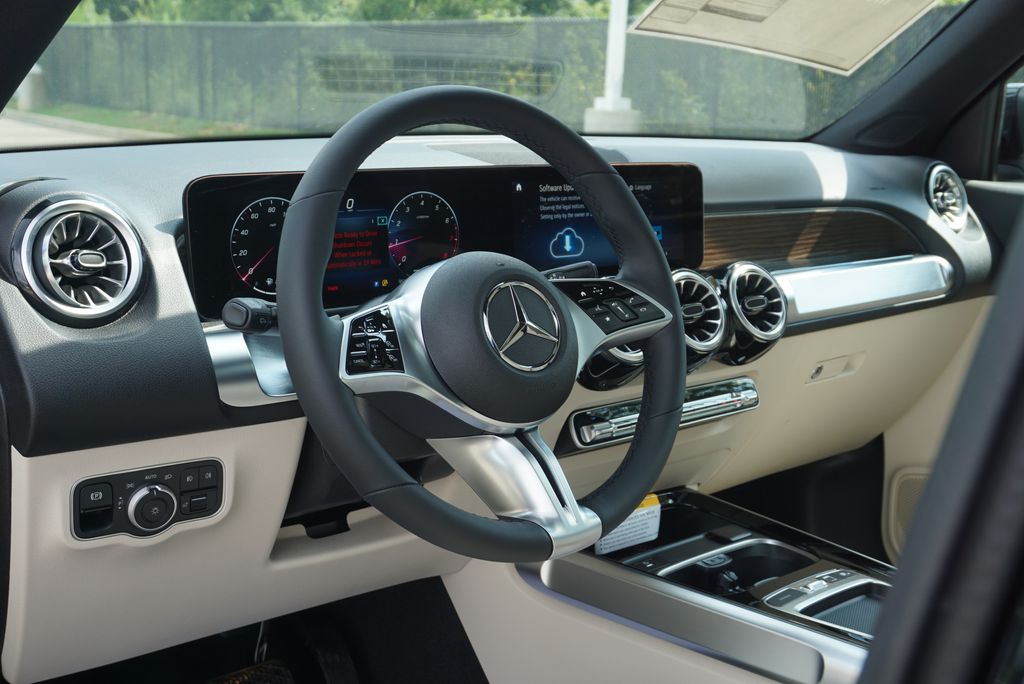 Thumbnail: 2025 Mercedes-Benz GLB - 10