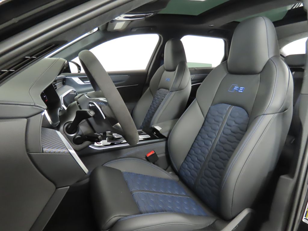 Thumbnail: 2025 Audi RS 6 - 30