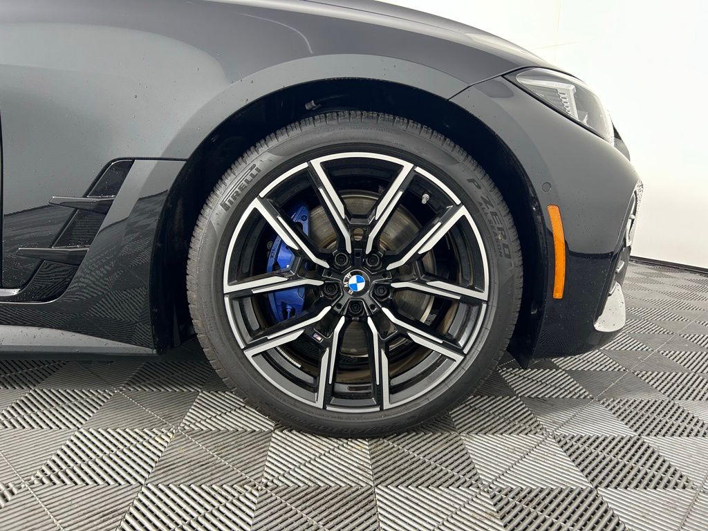 Thumbnail: 2025 BMW i4 - 12