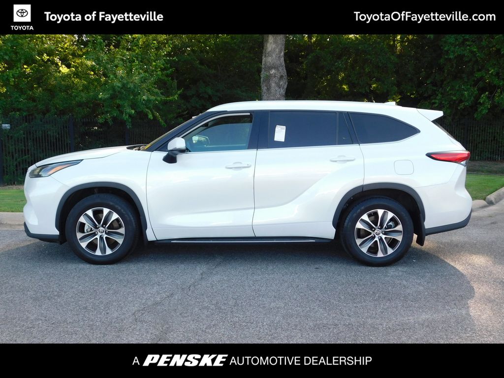 Thumbnail: 2022 Toyota Highlander - 2