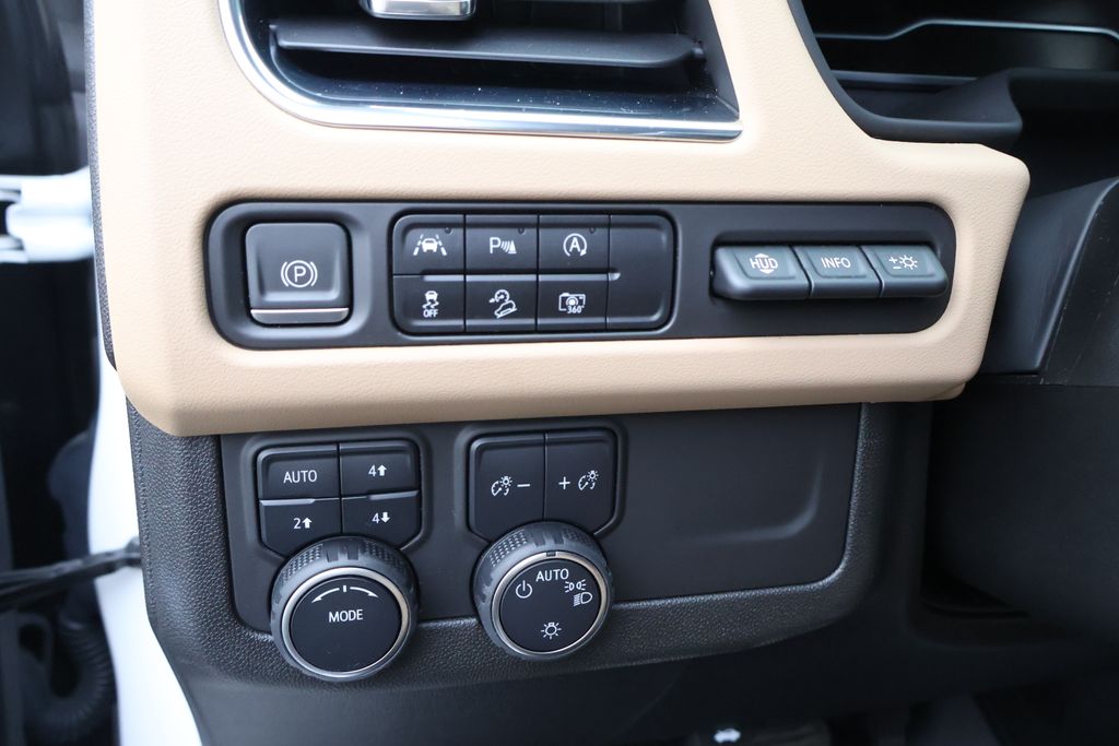 Thumbnail: 2023 Chevrolet Suburban - 19