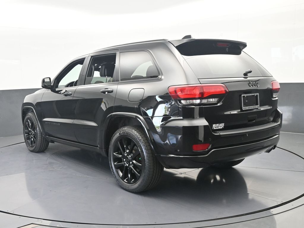 Used 2021 Diamond Black Crystal Pearlcoat Jeep Laredo X image 4