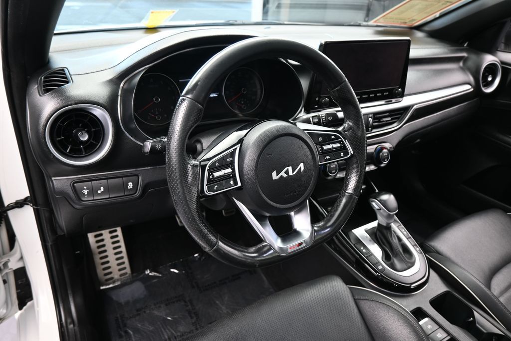 Used 2024 Snow White Pearl Kia GT-Line image 12