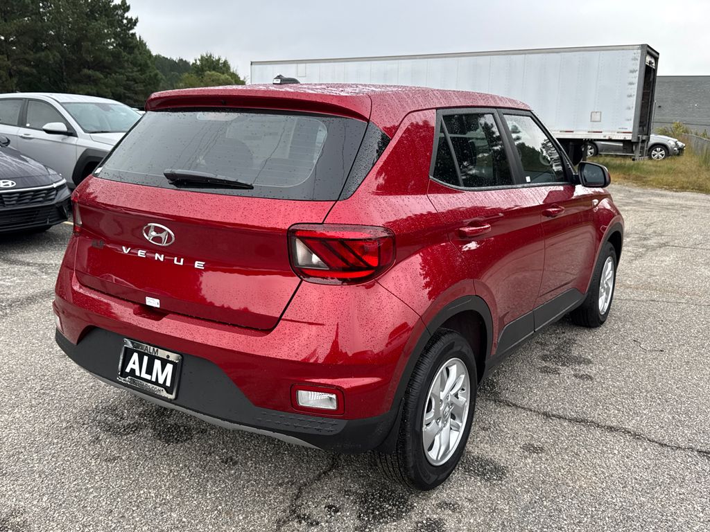 2025 Hyundai Venue SE photo 4