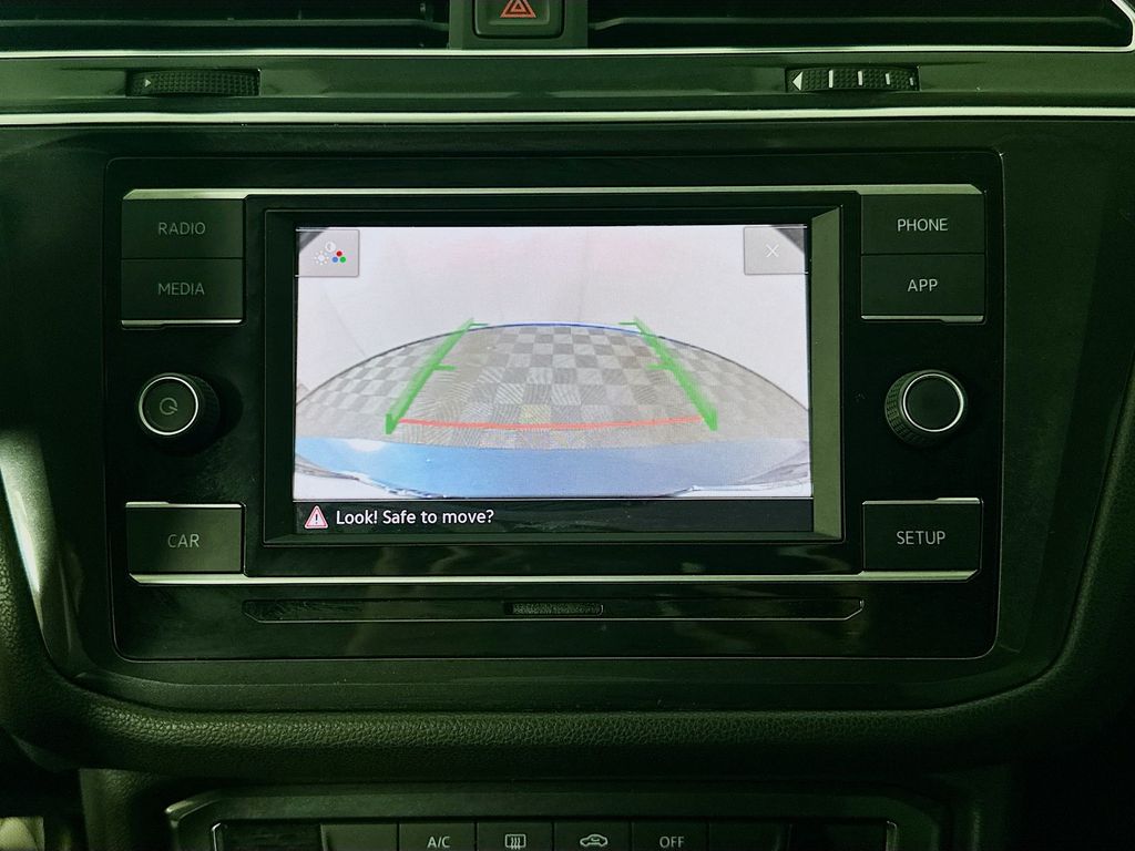 Thumbnail: 2018 Volkswagen Tiguan - 13