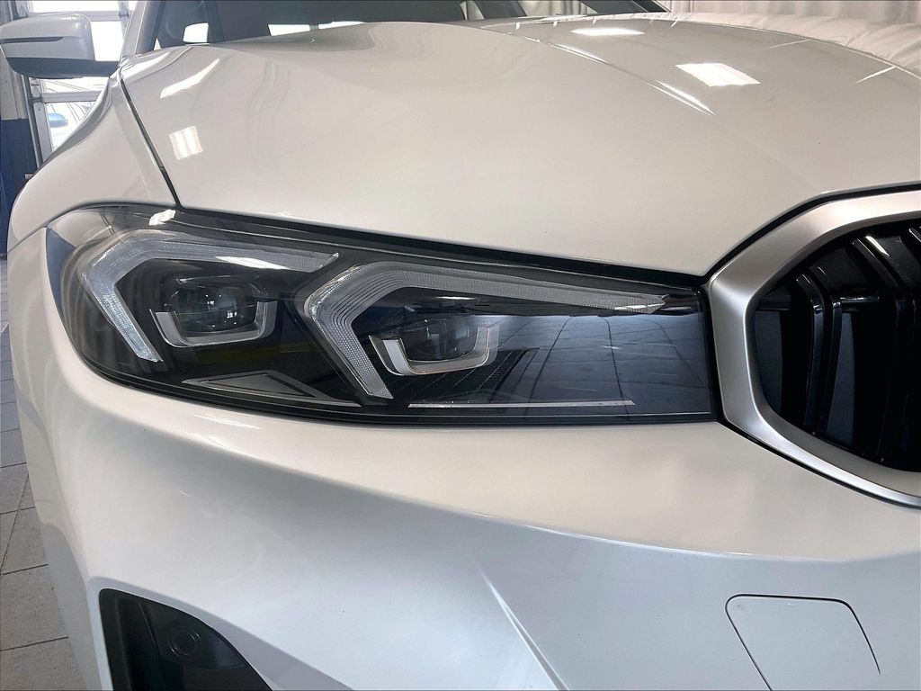2026 BMW 3 Series — photo 33