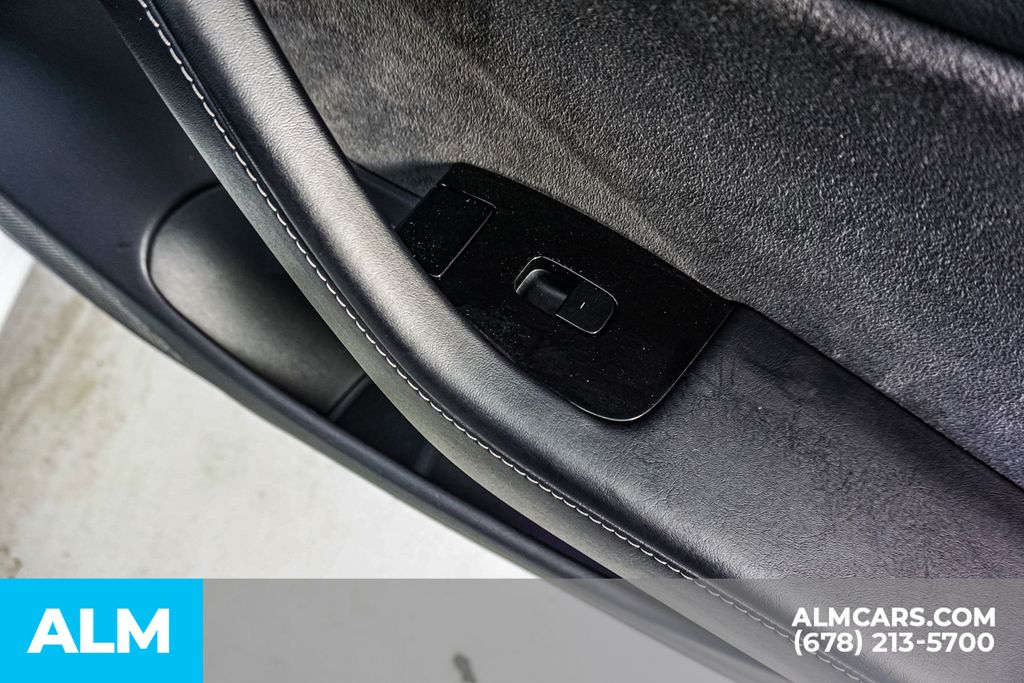 Used 2018  Tesla Long Range image 42