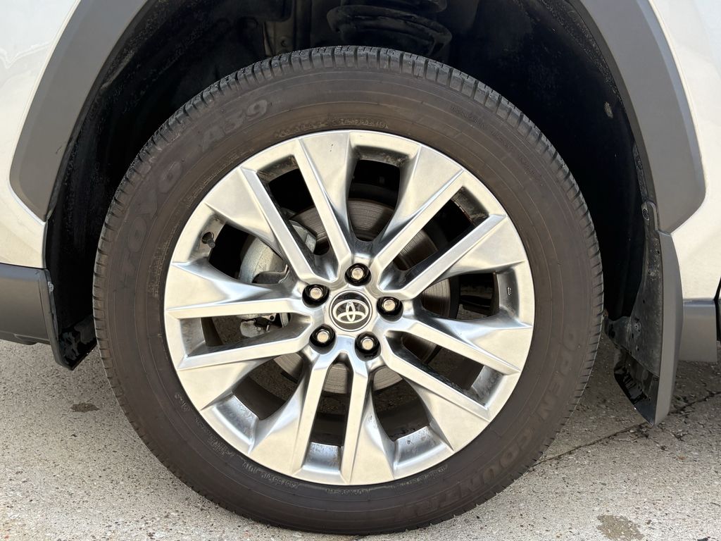 2024 Toyota RAV4 XLE Premium - 8