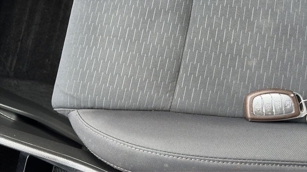Used 2020 Dusk Blue Hyundai Value image 19