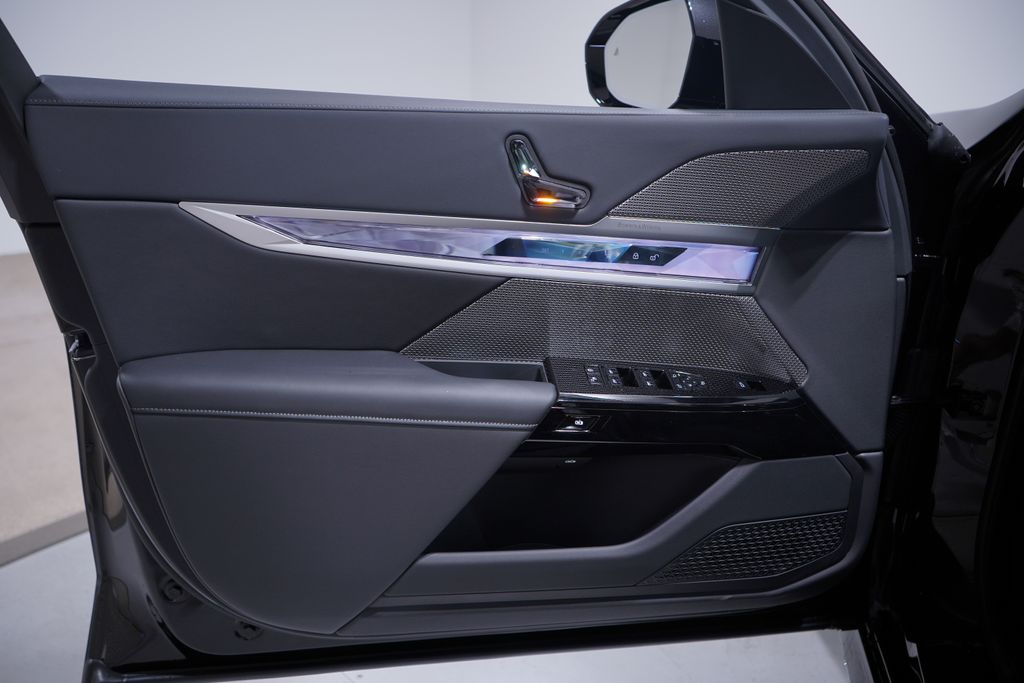 Thumbnail: 2026 BMW i7 - 16