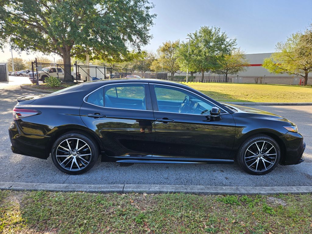 2022 Toyota Camry SE 6