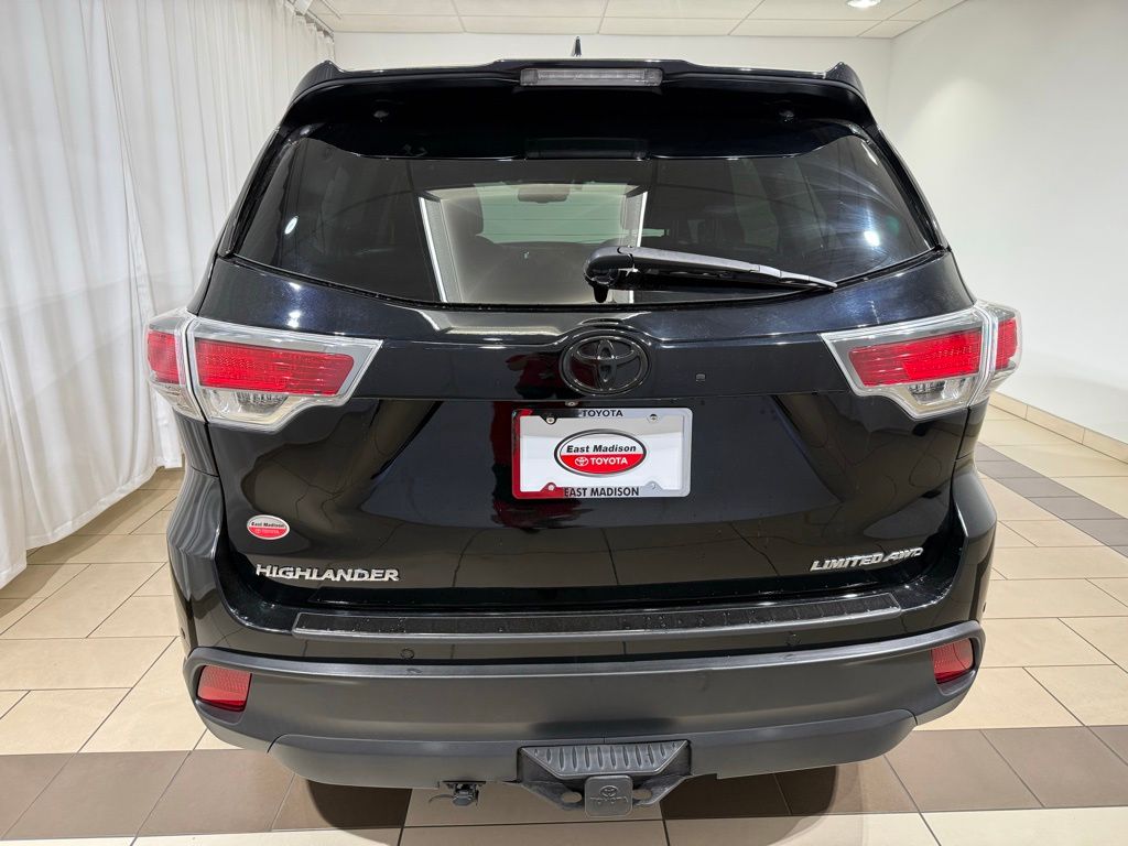 Thumbnail: 2016 Toyota Highlander - 4