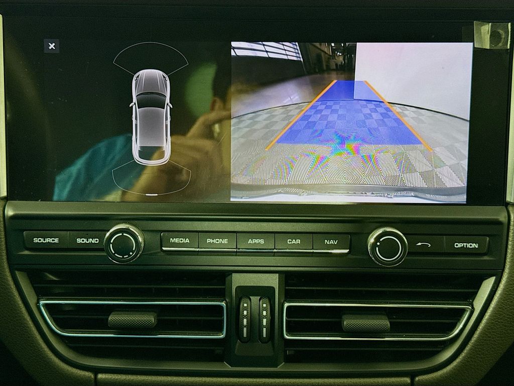 Thumbnail: 2020 Porsche Macan - 14