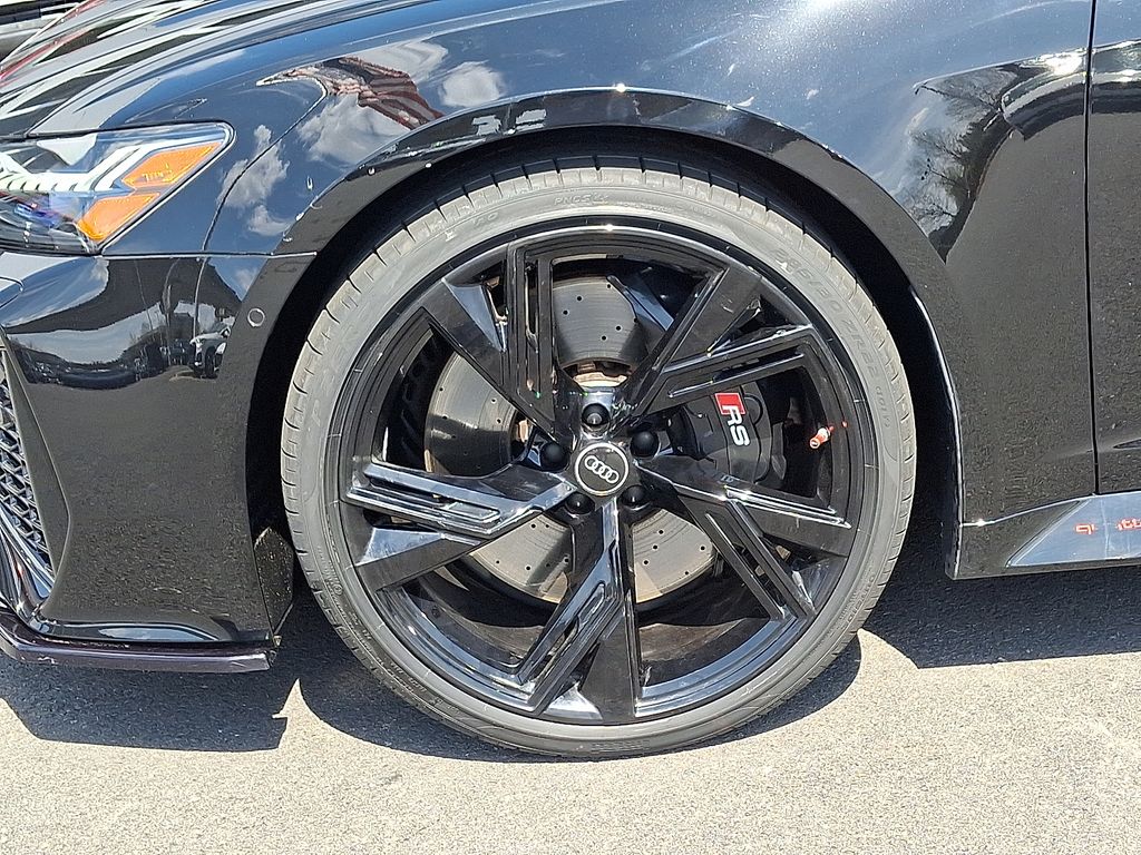 Thumbnail: 2021 Audi RS 6 - 8