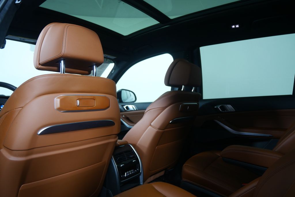 Thumbnail: 2024 BMW X7 - 18