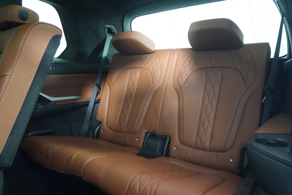 Thumbnail: 2024 BMW X7 - 16