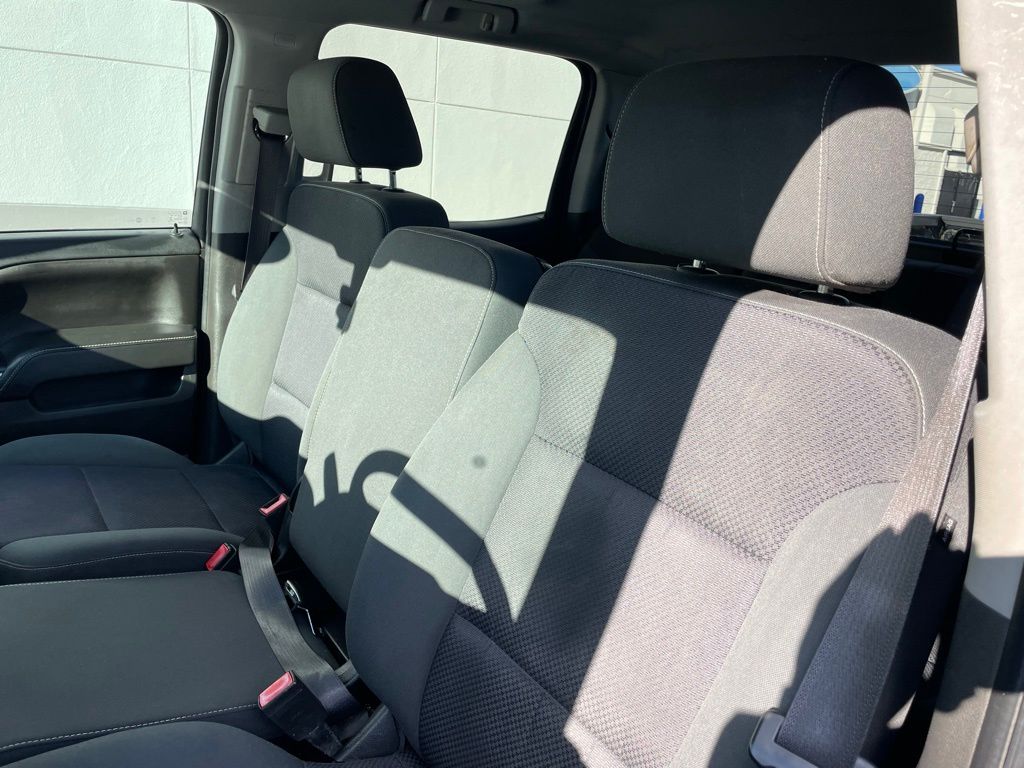 Thumbnail: 2016 Chevrolet Silverado 1500 - 24