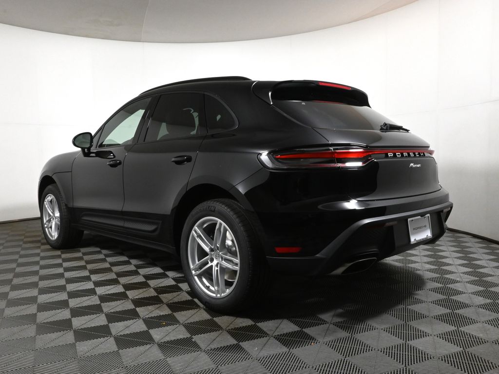 Thumbnail: 2026 Porsche Macan - 3