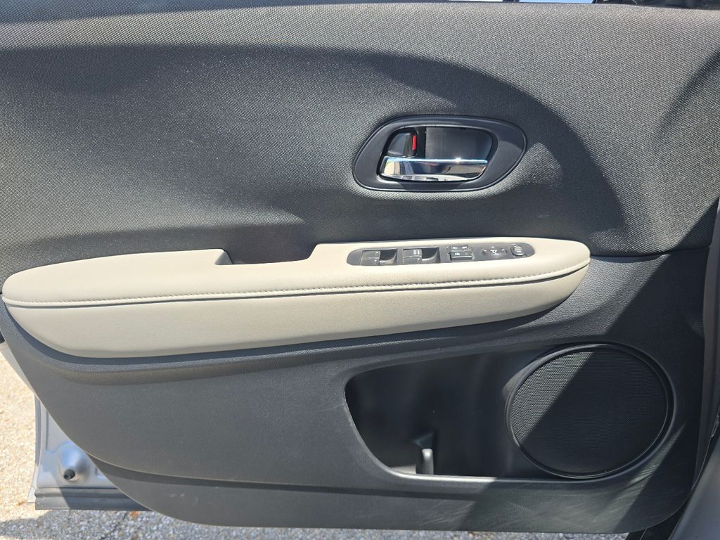 Used 2022 Silver Honda LX image 19