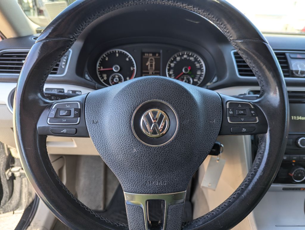 2013 Volkswagen Passat TDI SE 17