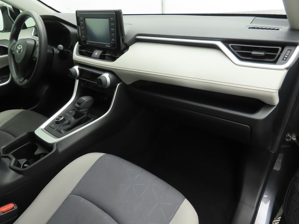 Thumbnail: 2020 Toyota RAV4 - 17