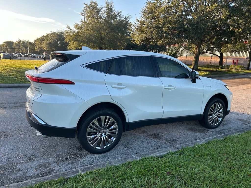 Thumbnail: 2021 Toyota Venza - 4