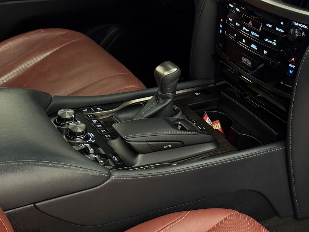 Thumbnail: 2021 Lexus LX - 21