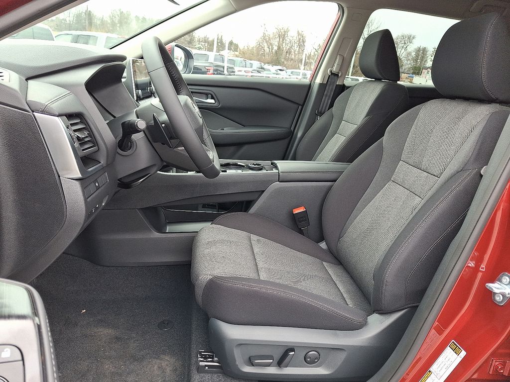 2026 Nissan Rogue — photo 9