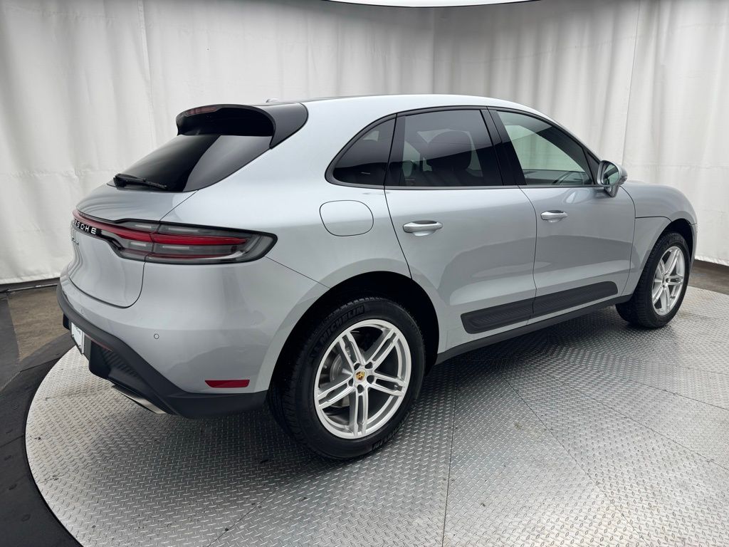 Thumbnail: 2025 Porsche Macan - 12