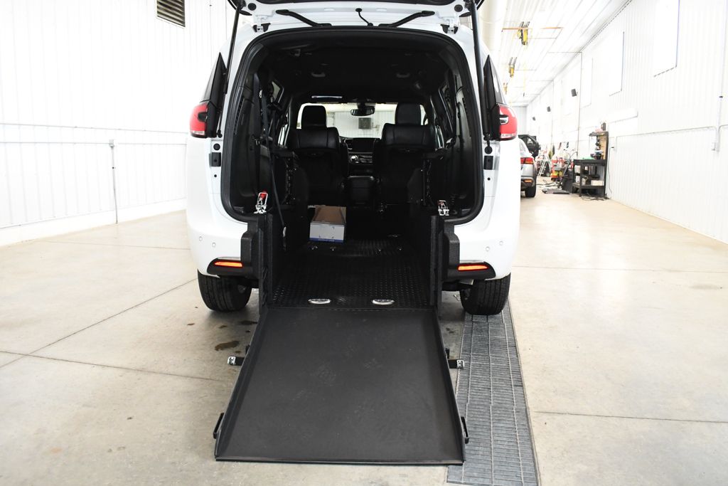 Used 2026 White Chrysler Select image 9