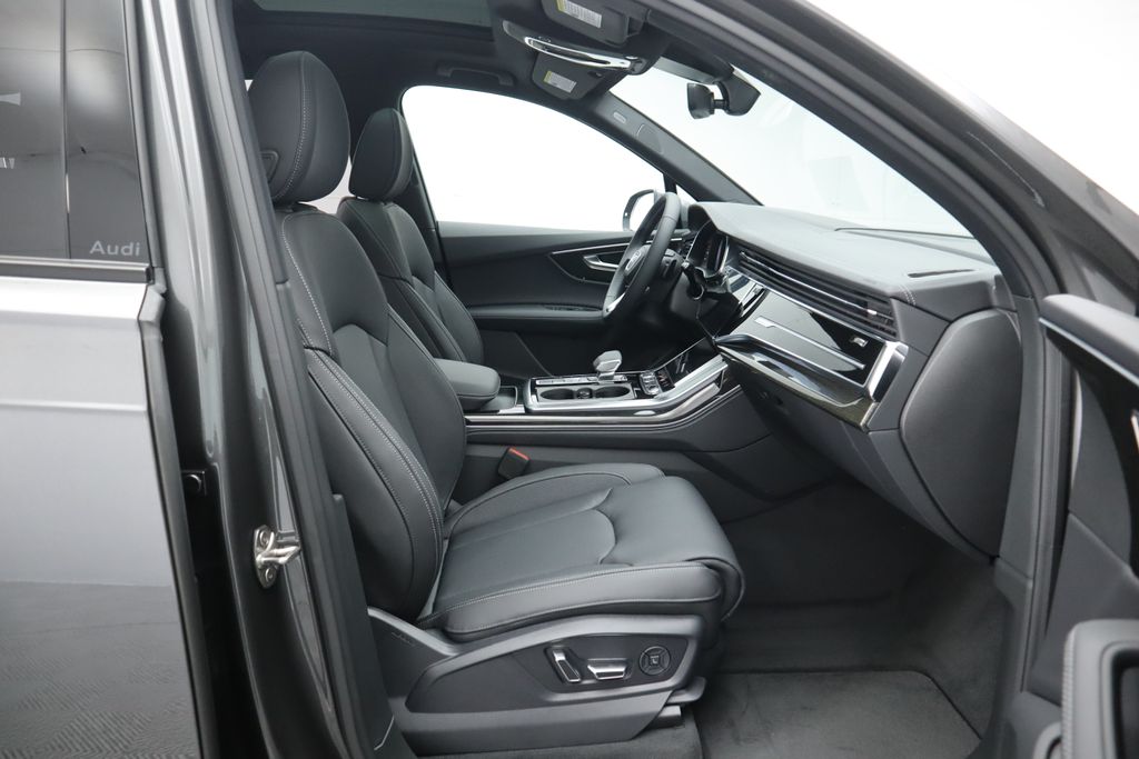 2025 Audi Q7  22