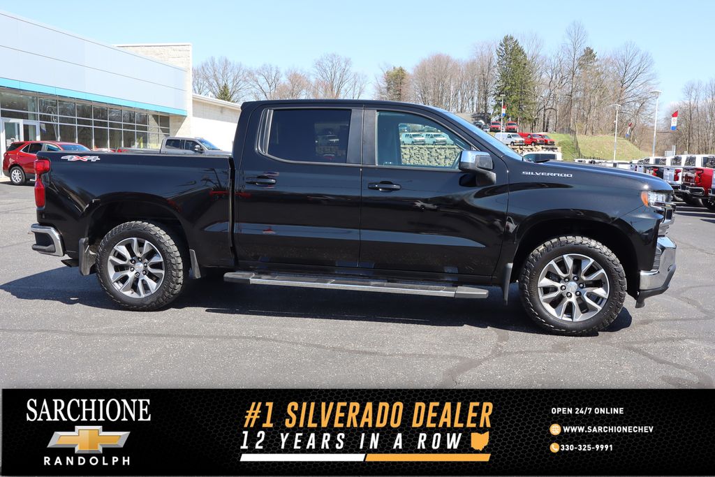 Mosaic Black Metallic 2022 Chevrolet Silverado 1500 LT Crew Cab 4WD Pickup Truck Four-Wheel Drive 8-Speed Automatic