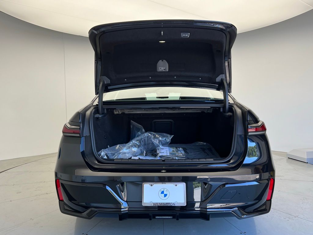 Thumbnail: 2026 BMW i7 - 5