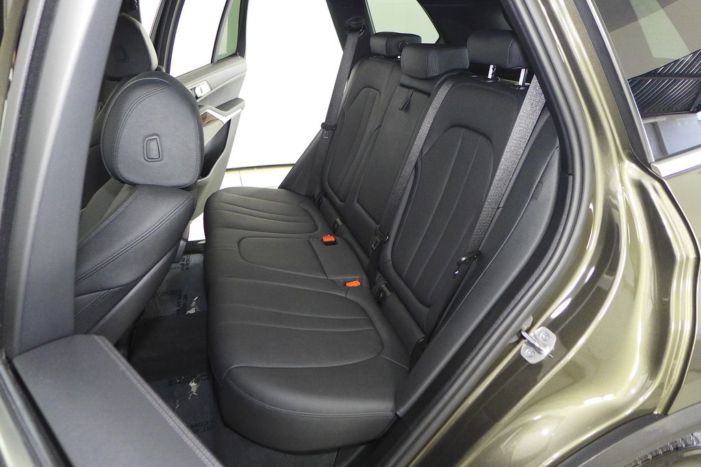 Thumbnail: 2021 BMW X5 - 21