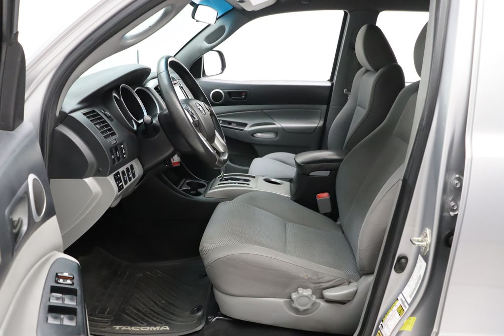 2015 Toyota Tacoma Base 14