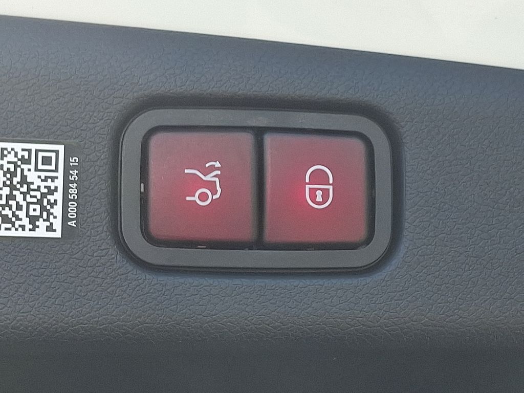 Thumbnail: 2025 Mercedes-Benz E-Class - 27